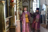 14-В день Воздвижения Креста Господня архиепископ Амфилохий совершил Божественную Литургию в соборе в честь Воскресения Христова