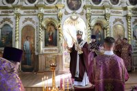 17-В день Воздвижения Креста Господня архиепископ Амфилохий совершил Божественную Литургию в соборе в честь Воскресения Христова