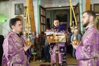 24-В день Воздвижения Креста Господня архиепископ Амфилохий совершил Божественную Литургию в соборе в честь Воскресения Христова