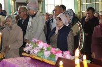 25-В день Воздвижения Креста Господня архиепископ Амфилохий совершил Божественную Литургию в соборе в честь Воскресения Христова