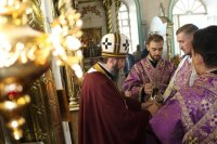 26-В день Воздвижения Креста Господня архиепископ Амфилохий совершил Божественную Литургию в соборе в честь Воскресения Христова