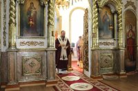 28-В день Воздвижения Креста Господня архиепископ Амфилохий совершил Божественную Литургию в соборе в честь Воскресения Христова