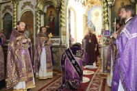 29-В день Воздвижения Креста Господня архиепископ Амфилохий совершил Божественную Литургию в соборе в честь Воскресения Христова