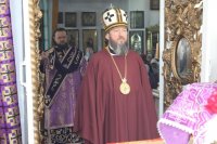 32-В день Воздвижения Креста Господня архиепископ Амфилохий совершил Божественную Литургию в соборе в честь Воскресения Христова