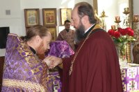 34-В день Воздвижения Креста Господня архиепископ Амфилохий совершил Божественную Литургию в соборе в честь Воскресения Христова
