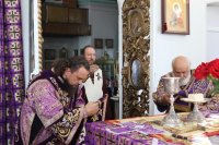 36-В день Воздвижения Креста Господня архиепископ Амфилохий совершил Божественную Литургию в соборе в честь Воскресения Христова