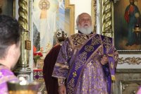 40-В день Воздвижения Креста Господня архиепископ Амфилохий совершил Божественную Литургию в соборе в честь Воскресения Христова
