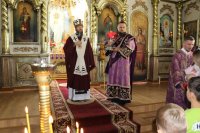 44-В день Воздвижения Креста Господня архиепископ Амфилохий совершил Божественную Литургию в соборе в честь Воскресения Христова