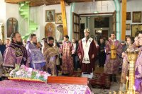 47-В день Воздвижения Креста Господня архиепископ Амфилохий совершил Божественную Литургию в соборе в честь Воскресения Христова