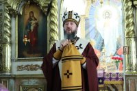 51-В день Воздвижения Креста Господня архиепископ Амфилохий совершил Божественную Литургию в соборе в честь Воскресения Христова