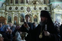 52-В день Воздвижения Креста Господня архиепископ Амфилохий совершил Божественную Литургию в соборе в честь Воскресения Христова