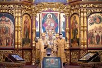 2-В день памяти апостола Филиппа архиепископ Усть-Каменогорский и Семипалатинский Амфилохий сослужил  митрополиту  Александру за Литургией в Вознесенском соборе Алматы