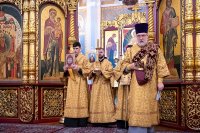 3-В день памяти апостола Филиппа архиепископ Усть-Каменогорский и Семипалатинский Амфилохий сослужил  митрополиту  Александру за Литургией в Вознесенском соборе Алматы
