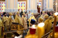 4-В день памяти апостола Филиппа архиепископ Усть-Каменогорский и Семипалатинский Амфилохий сослужил  митрополиту  Александру за Литургией в Вознесенском соборе Алматы