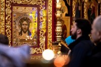 5-В день памяти апостола Филиппа архиепископ Усть-Каменогорский и Семипалатинский Амфилохий сослужил  митрополиту  Александру за Литургией в Вознесенском соборе Алматы