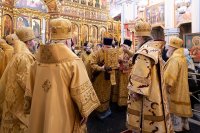 7-В день памяти апостола Филиппа архиепископ Усть-Каменогорский и Семипалатинский Амфилохий сослужил  митрополиту  Александру за Литургией в Вознесенском соборе Алматы