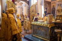 9-В день памяти апостола Филиппа архиепископ Усть-Каменогорский и Семипалатинский Амфилохий сослужил  митрополиту  Александру за Литургией в Вознесенском соборе Алматы