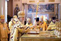 11-В день памяти апостола Филиппа архиепископ Усть-Каменогорский и Семипалатинский Амфилохий сослужил  митрополиту  Александру за Литургией в Вознесенском соборе Алматы