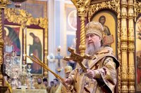12-В день памяти апостола Филиппа архиепископ Усть-Каменогорский и Семипалатинский Амфилохий сослужил  митрополиту  Александру за Литургией в Вознесенском соборе Алматы
