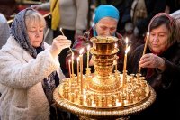 14-В день памяти апостола Филиппа архиепископ Усть-Каменогорский и Семипалатинский Амфилохий сослужил  митрополиту  Александру за Литургией в Вознесенском соборе Алматы