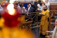 15-В день памяти апостола Филиппа архиепископ Усть-Каменогорский и Семипалатинский Амфилохий сослужил  митрополиту  Александру за Литургией в Вознесенском соборе Алматы