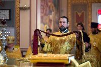 17-В день памяти апостола Филиппа архиепископ Усть-Каменогорский и Семипалатинский Амфилохий сослужил  митрополиту  Александру за Литургией в Вознесенском соборе Алматы