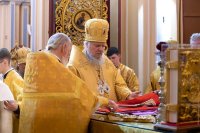 21-В день памяти апостола Филиппа архиепископ Усть-Каменогорский и Семипалатинский Амфилохий сослужил  митрополиту  Александру за Литургией в Вознесенском соборе Алматы