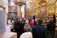 23-В день памяти апостола Филиппа архиепископ Усть-Каменогорский и Семипалатинский Амфилохий сослужил  митрополиту  Александру за Литургией в Вознесенском соборе Алматы