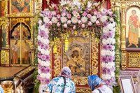 1-В праздник чудотворной Феодоровской иконы Божией Матери архиепископ Усть-Каменогорский и Семипалатинский Амфилохий сослужил митрополиту Александру за Литургией в Вознесенском соборе Алма-Аты