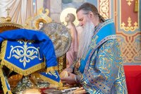 4-В праздник чудотворной Феодоровской иконы Божией Матери архиепископ Усть-Каменогорский и Семипалатинский Амфилохий сослужил митрополиту Александру за Литургией в Вознесенском соборе Алма-Аты
