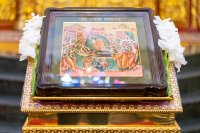 8-В праздник чудотворной Феодоровской иконы Божией Матери архиепископ Усть-Каменогорский и Семипалатинский Амфилохий сослужил митрополиту Александру за Литургией в Вознесенском соборе Алма-Аты