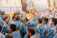 12-В праздник чудотворной Феодоровской иконы Божией Матери архиепископ Усть-Каменогорский и Семипалатинский Амфилохий сослужил митрополиту Александру за Литургией в Вознесенском соборе Алма-Аты