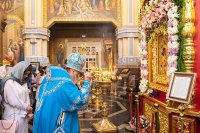 14-В праздник чудотворной Феодоровской иконы Божией Матери архиепископ Усть-Каменогорский и Семипалатинский Амфилохий сослужил митрополиту Александру за Литургией в Вознесенском соборе Алма-Аты