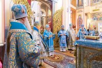 16-В праздник чудотворной Феодоровской иконы Божией Матери архиепископ Усть-Каменогорский и Семипалатинский Амфилохий сослужил митрополиту Александру за Литургией в Вознесенском соборе Алма-Аты
