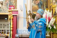 17-В праздник чудотворной Феодоровской иконы Божией Матери архиепископ Усть-Каменогорский и Семипалатинский Амфилохий сослужил митрополиту Александру за Литургией в Вознесенском соборе Алма-Аты