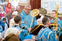 22-В праздник чудотворной Феодоровской иконы Божией Матери архиепископ Усть-Каменогорский и Семипалатинский Амфилохий сослужил митрополиту Александру за Литургией в Вознесенском соборе Алма-Аты
