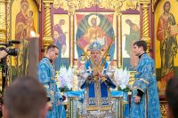 23-В праздник чудотворной Феодоровской иконы Божией Матери архиепископ Усть-Каменогорский и Семипалатинский Амфилохий сослужил митрополиту Александру за Литургией в Вознесенском соборе Алма-Аты