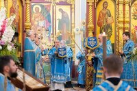26-В праздник чудотворной Феодоровской иконы Божией Матери архиепископ Усть-Каменогорский и Семипалатинский Амфилохий сослужил митрополиту Александру за Литургией в Вознесенском соборе Алма-Аты