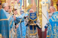 27-В праздник чудотворной Феодоровской иконы Божией Матери архиепископ Усть-Каменогорский и Семипалатинский Амфилохий сослужил митрополиту Александру за Литургией в Вознесенском соборе Алма-Аты