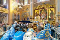 28-В праздник чудотворной Феодоровской иконы Божией Матери архиепископ Усть-Каменогорский и Семипалатинский Амфилохий сослужил митрополиту Александру за Литургией в Вознесенском соборе Алма-Аты