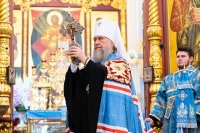 39-В праздник чудотворной Феодоровской иконы Божией Матери архиепископ Усть-Каменогорский и Семипалатинский Амфилохий сослужил митрополиту Александру за Литургией в Вознесенском соборе Алма-Аты