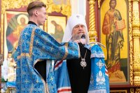 40-В праздник чудотворной Феодоровской иконы Божией Матери архиепископ Усть-Каменогорский и Семипалатинский Амфилохий сослужил митрополиту Александру за Литургией в Вознесенском соборе Алма-Аты