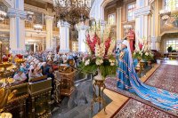 42-В праздник чудотворной Феодоровской иконы Божией Матери архиепископ Усть-Каменогорский и Семипалатинский Амфилохий сослужил митрополиту Александру за Литургией в Вознесенском соборе Алма-Аты