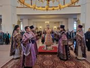 3-В пятое воскресение Святой Четыредесятницы архиепископ Амфилохий возглавил служение Божественной Литургии в главном храме Восточного Казахстана