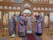 30-В пятое воскресение Святой Четыредесятницы архиепископ Амфилохий возглавил служение Божественной Литургии в главном храме Восточного Казахстана