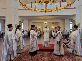 В Троицкую родительскую субботу в Андреевском кафедральном соборе были совершены заупокойные богослужения