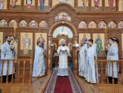 21-В Троицкую родительскую субботу в Андреевском кафедральном соборе были совершены заупокойные богослужения