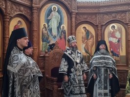 В пятницу первой седмицы Великого поста Управляющий Усть-Каменогорской и Семипалатинской епархией совершил Божественную Литургию Преждеосвященных Даров и чин освящения колива в Андреевском кафедральном соборе