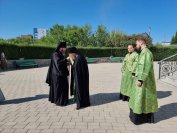 1-Накануне праздника святой Пятидесятницы архиепископ Амфилохий возглавил Всенощное бдение в Троицком соборе города Усть-Каменогорска