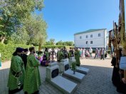 10-Накануне праздника святой Пятидесятницы архиепископ Амфилохий возглавил Всенощное бдение в Троицком соборе города Усть-Каменогорска
